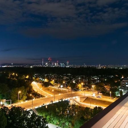 Apartamento Hoch Hinaus, Neu Und Stilvoll Mit Pool Am Dach Viena Exterior foto