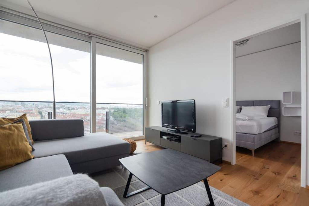 Apartamento Hoch Hinaus, Neu Und Stilvoll Mit Pool Am Dach Viena Exterior foto