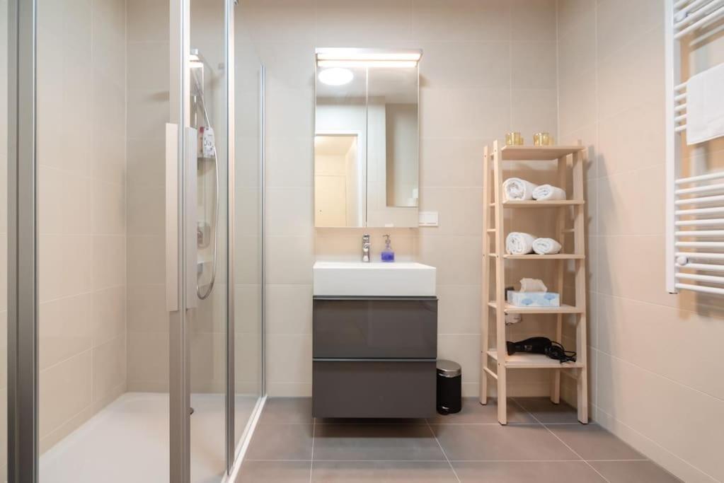 Apartamento Hoch Hinaus, Neu Und Stilvoll Mit Pool Am Dach Viena Exterior foto