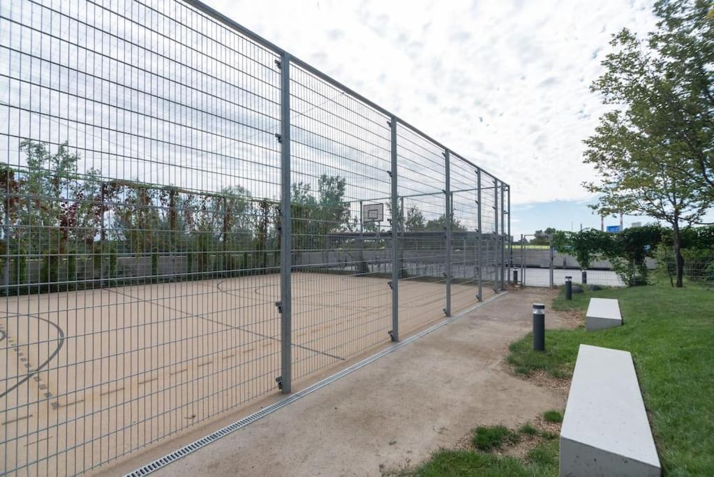 Apartamento Hoch Hinaus, Neu Und Stilvoll Mit Pool Am Dach Viena Exterior foto