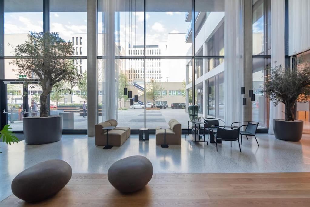 Apartamento Hoch Hinaus, Neu Und Stilvoll Mit Pool Am Dach Viena Exterior foto