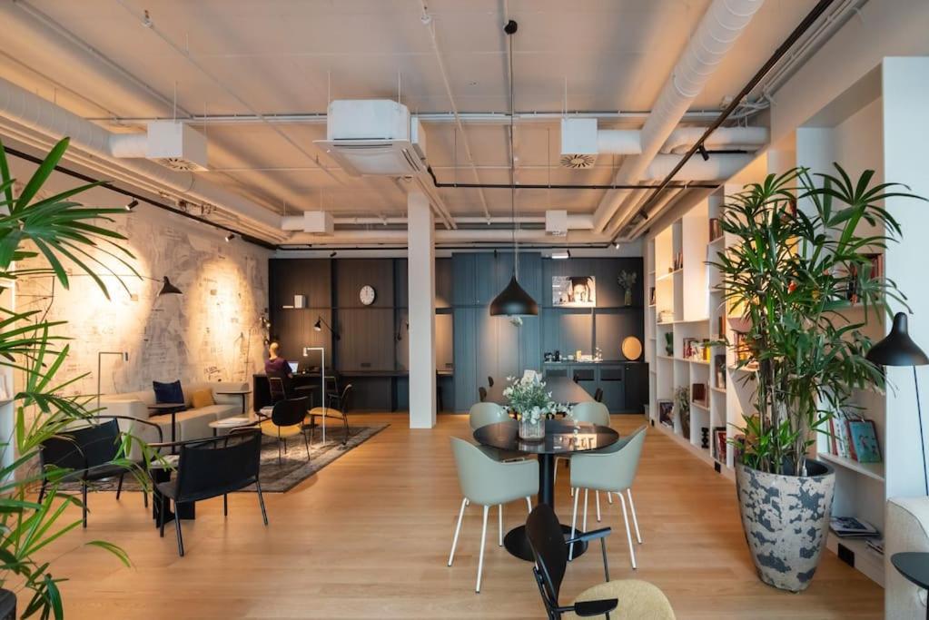 Apartamento Hoch Hinaus, Neu Und Stilvoll Mit Pool Am Dach Viena Exterior foto