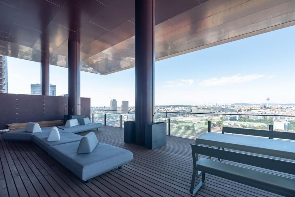 Apartamento Hoch Hinaus, Neu Und Stilvoll Mit Pool Am Dach Viena Exterior foto