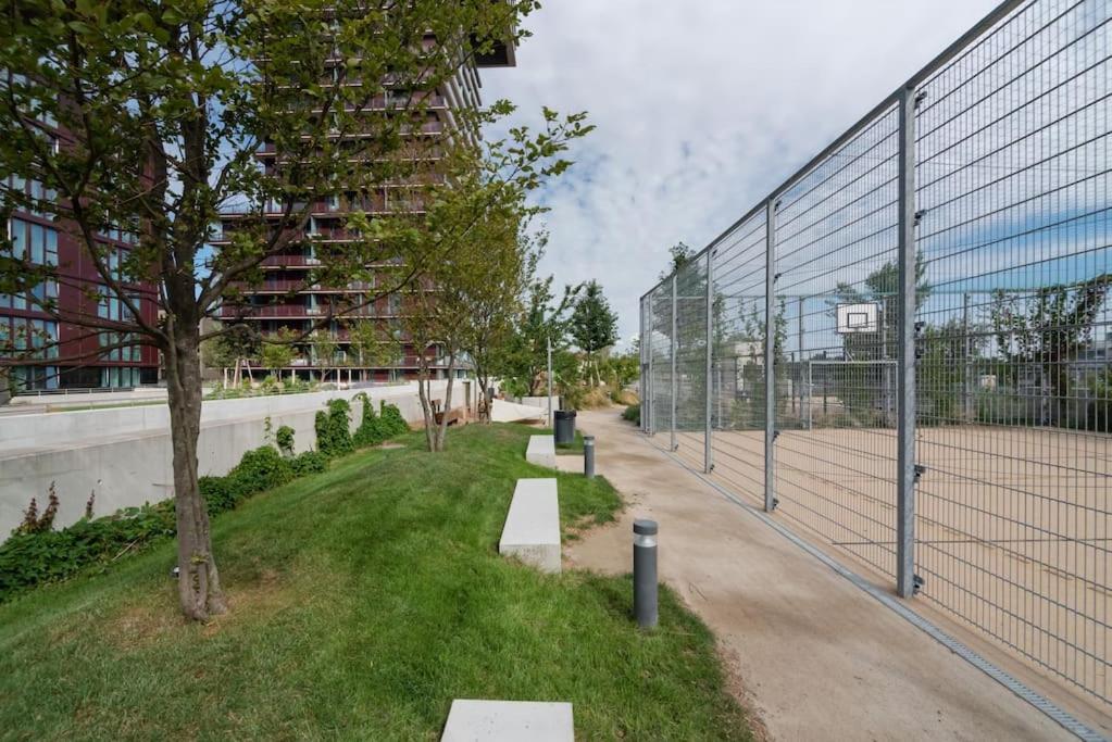 Apartamento Hoch Hinaus, Neu Und Stilvoll Mit Pool Am Dach Viena Exterior foto